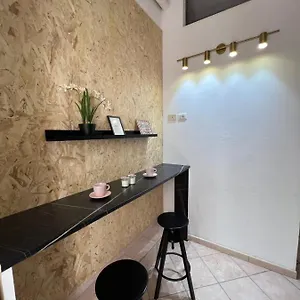 Signorina In Hostal