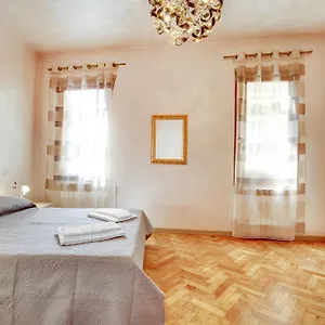 https://ca-delle-acque.hotelinveneto.com