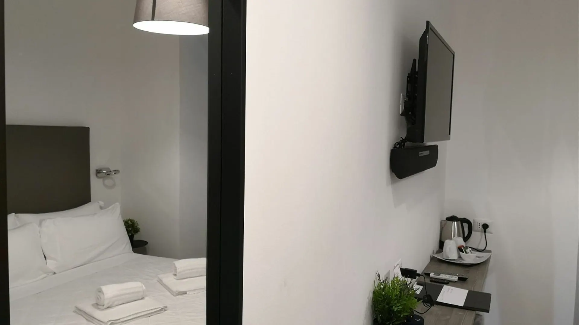 ** Pensión Clementi 18 Suites Roma Italia
