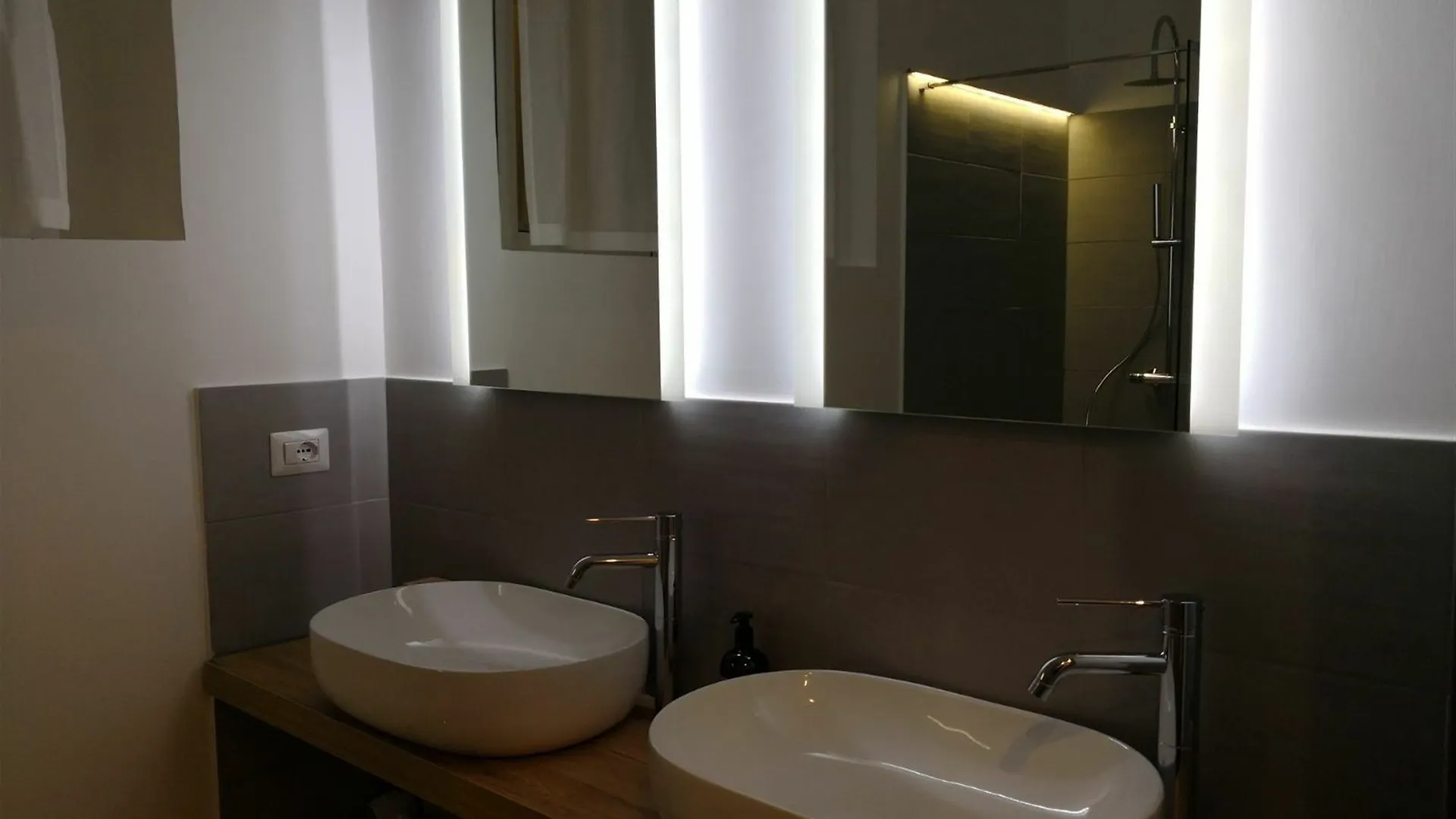 Clementi 18 Suites Roma 2*,  Italia